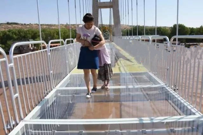 The Glass Bridge In China Will Amaze You With Optical Illusions Painted On The Ground The Glass Bridge In China Will Amaze You With Optical Illusions Painted On The Ground