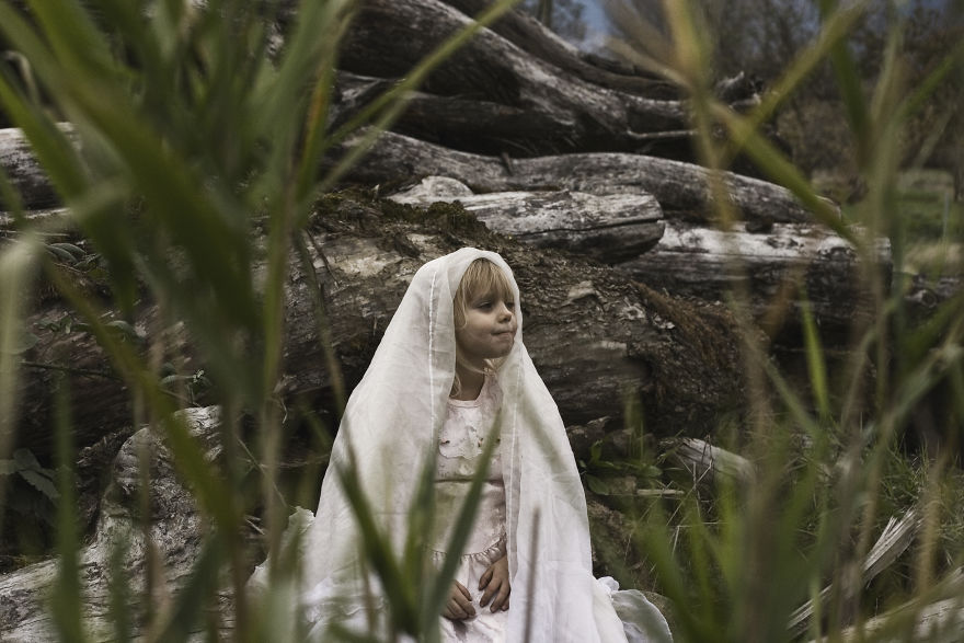 I Take My Kids Halloween To The Next Level With Eerie Photo Shoots