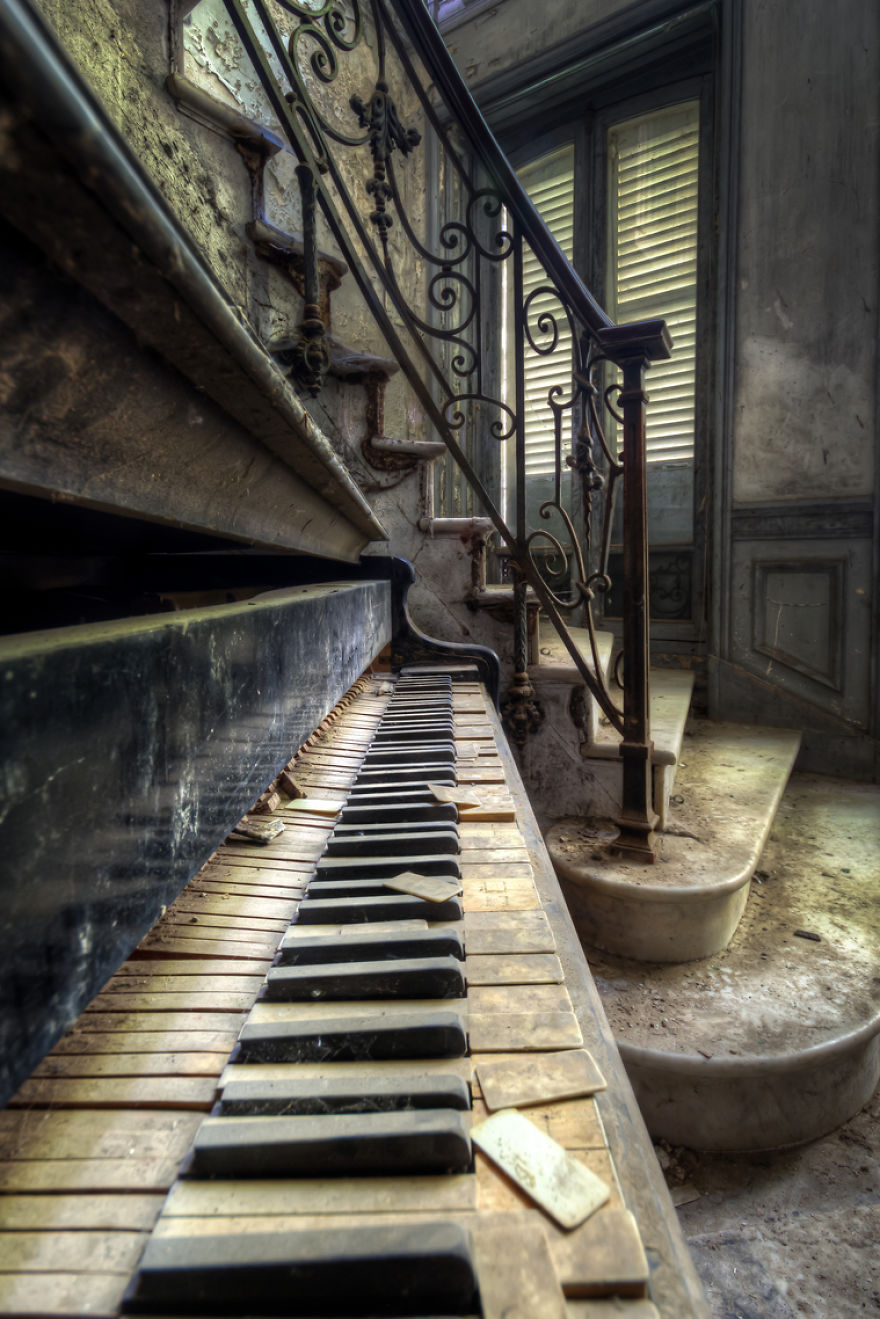 Abandoned Piano