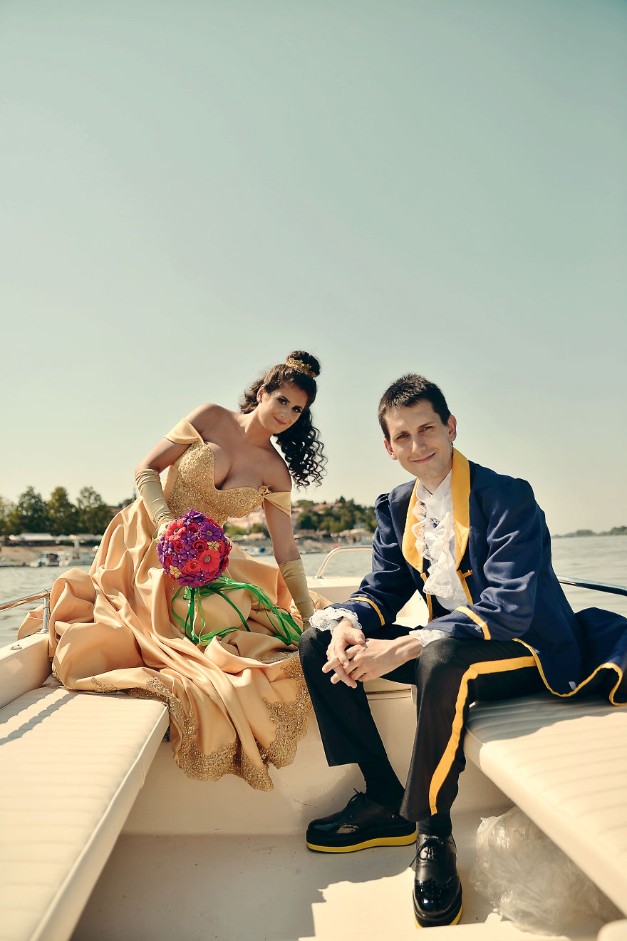 Cosplay-Loving Couple Even Made Their Wedding A Cosplay Cosplay-Loving Couple Even Made Their Wedding A Cosplay