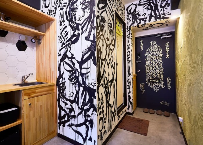 I Painted A Mural On The Walls Of An Airbnb I Was Staying At And The Host Refunded My Stay