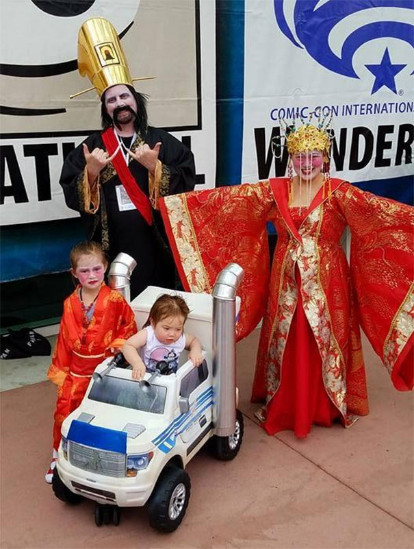 Big Trouble In Little China Family Cosplay At Comiccon