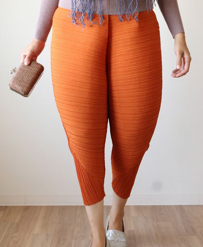Pants That Will Give You 'Fried Chicken' Legs Exist, And The Internet Can't Stop Laughing