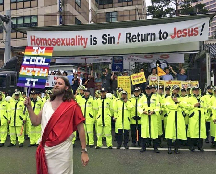 66 Times People Hilariously Trolled Protesters