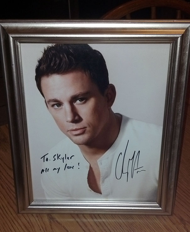 My 15-Year-Old Old Niece Got This For Christmas. While She Slept That Night, I Made An "Adjustment." She Didn't Think It Was As Funny As We All Did