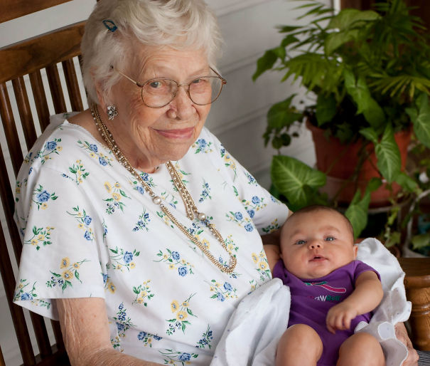 My Daughter Meeting Her Great-Great-Grandma The Other Day. They Were Born 95 Years Apart, Spanning 5 Generations In My Family