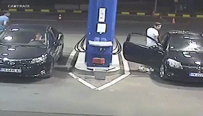Este individuo se negó a dejar de fumar en la gasolinera y no vio la que se le venía encima