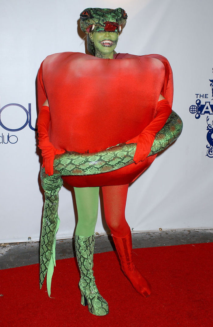 18 Times Heidi Klum Took Halloween Costumes To Another Level 18 Times Heidi Klum Took Halloween Costumes To Another Level