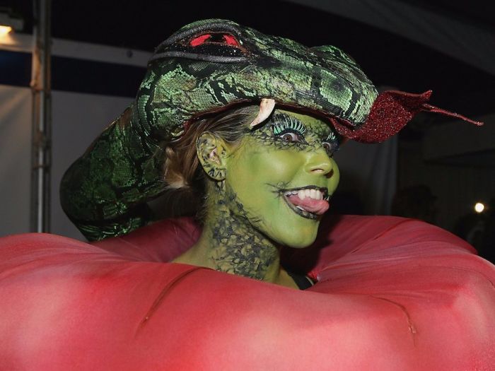 18 Times Heidi Klum Took Halloween Costumes To Another Level 18 Times Heidi Klum Took Halloween Costumes To Another Level