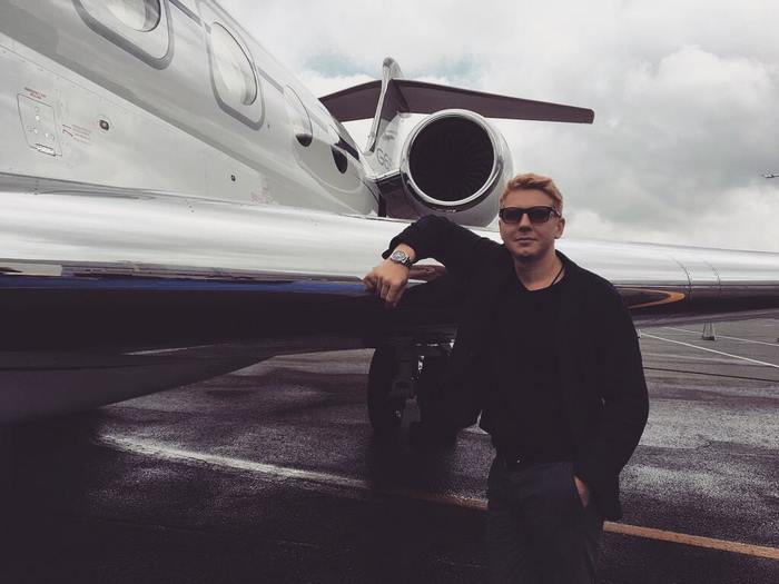 instagram-photoshoot-grounded-private-jet-studio-moscow-17 instagram-photoshoot-grounded-private-jet-studio-moscow-17