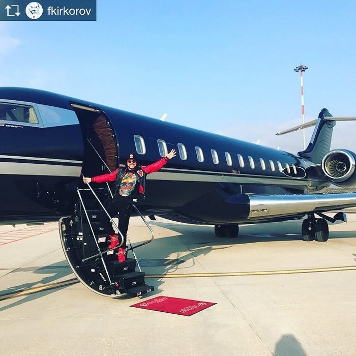 instagram-photoshoot-grounded-private-jet-studio-moscow-3 instagram-photoshoot-grounded-private-jet-studio-moscow-3
