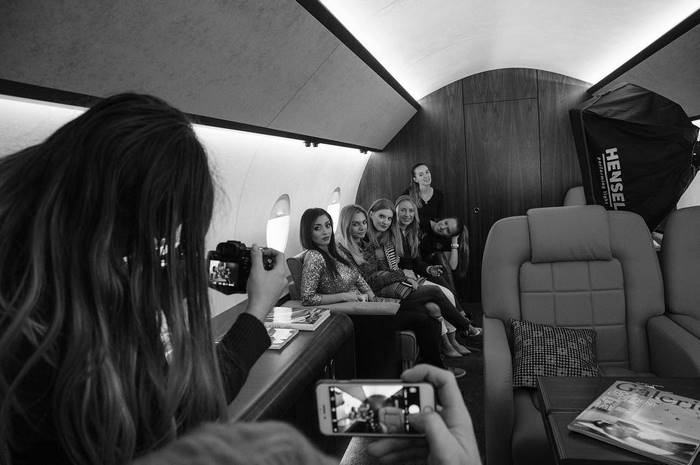 instagram-photoshoot-grounded-private-jet-studio-moscow-30 instagram-photoshoot-grounded-private-jet-studio-moscow-30