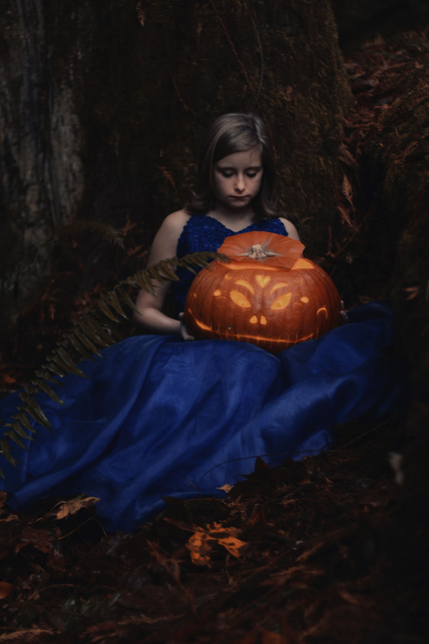 I Take My Kids Halloween To The Next Level With Eerie Photo Shoots