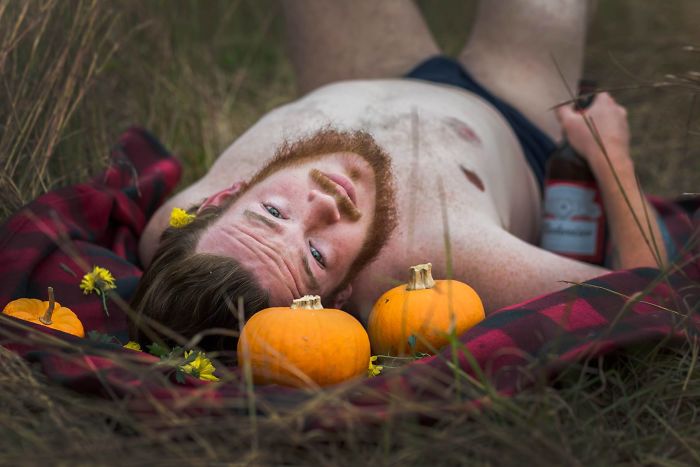This Husband Did A Pumpkin-Themed Dudeoir Shoot For His Wife, And The Result Will Make Your Heart Beat Faster This Husband Did A Pumpkin-Themed Dudeoir Shoot For His Wife, And The Result Will Make Your Heart Beat Faster