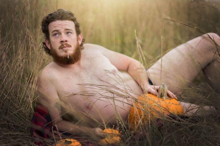 This Husband Did A Pumpkin-Themed Dudeoir Shoot For His Wife, And The Result Will Make Your Heart Beat Faster This Husband Did A Pumpkin-Themed Dudeoir Shoot For His Wife, And The Result Will Make Your Heart Beat Faster