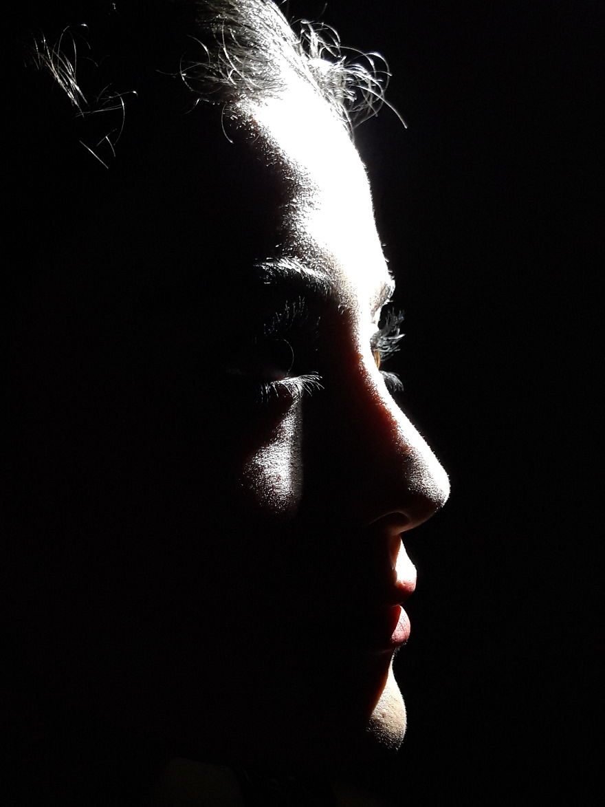 I Made A Photoshoot Only With A Single Flashlight And A Randomly Selected Average Smartphone