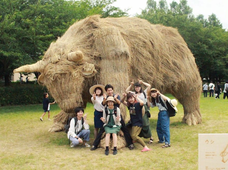 Giant Straw Animals Invade Japanese Fields After Rice Harvest And They Are Absolutely Badass Giant Straw Animals Invade Japanese Fields After Rice Harvest And They Are Absolutely Badass