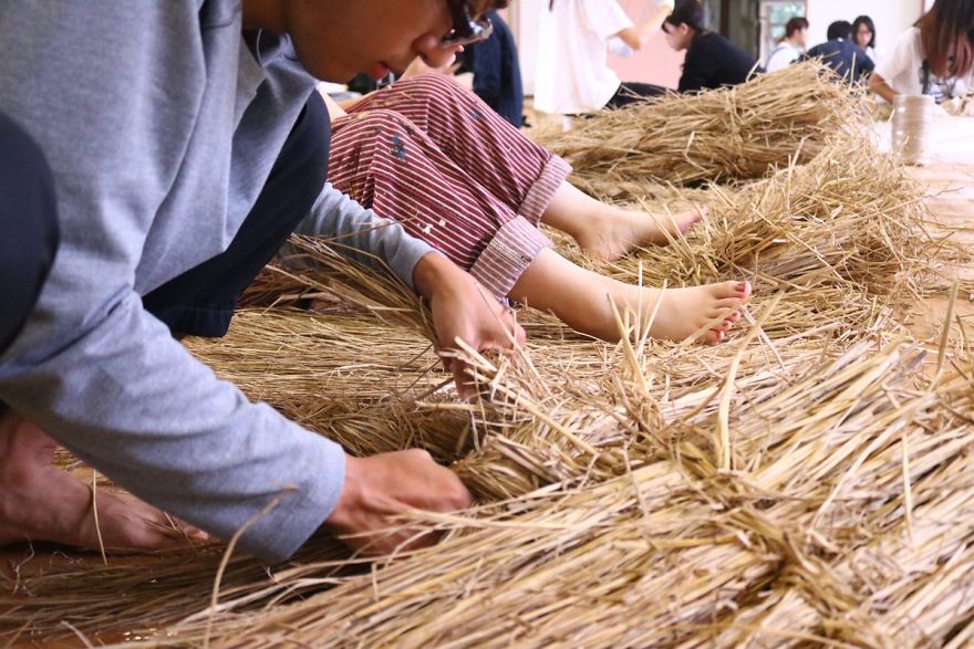 Giant Straw Animals Invade Japanese Fields After Rice Harvest And They Are Absolutely Badass Giant Straw Animals Invade Japanese Fields After Rice Harvest And They Are Absolutely Badass