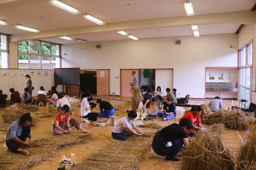 Giant Straw Animals Invade Japanese Fields After Rice Harvest And They Are Absolutely Badass Giant Straw Animals Invade Japanese Fields After Rice Harvest And They Are Absolutely Badass