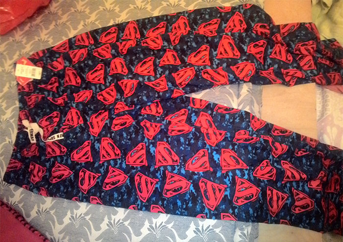 wrong-size-pyjama-wife-husband-present-coverimage2