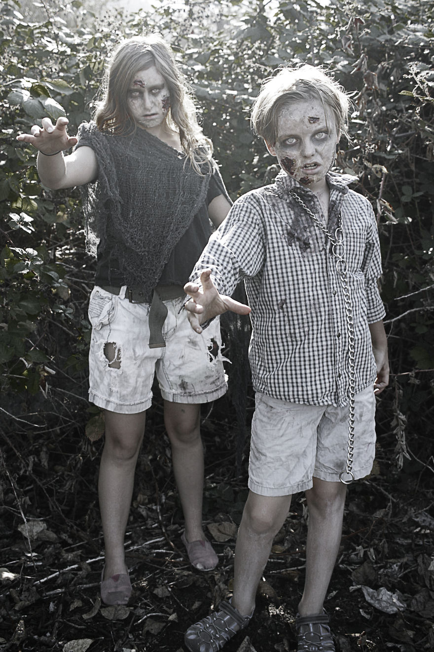I Take My Kids Halloween To The Next Level With Eerie Photo Shoots