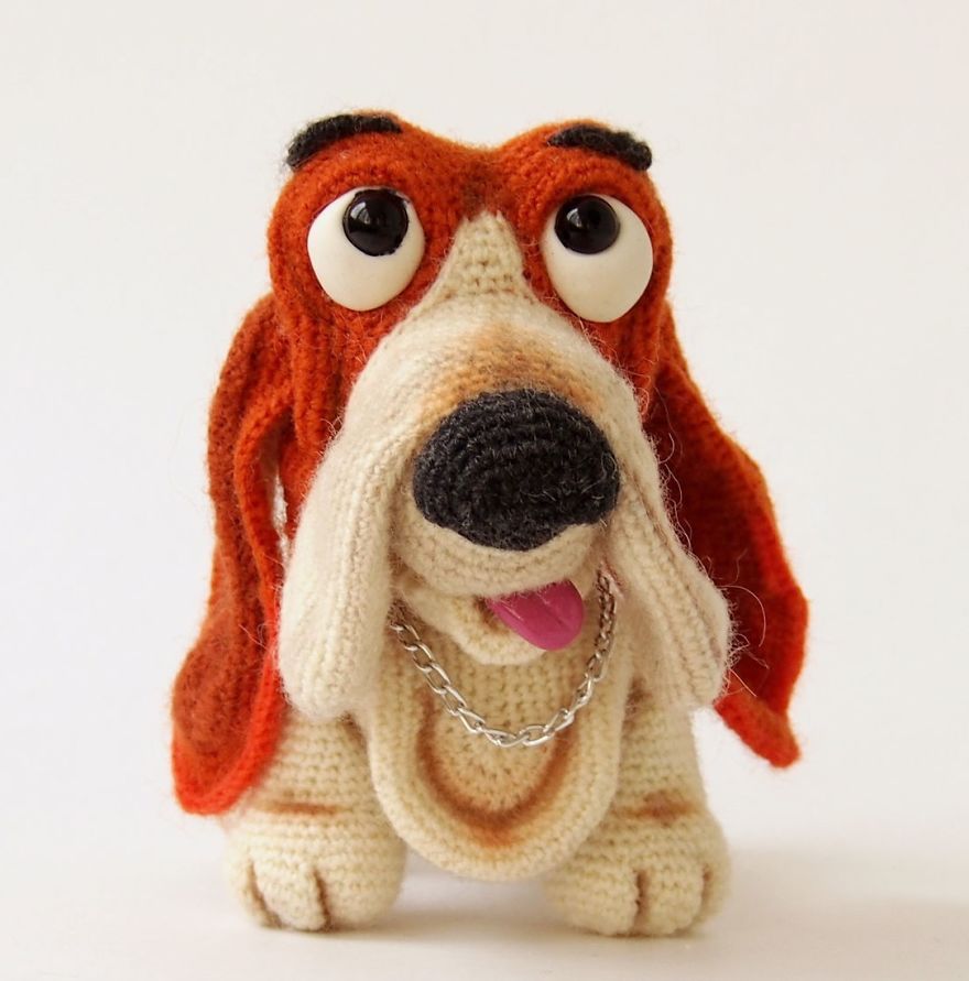 Russian Artist Knits One-Of-A-Kind Christmas Doggies Russian Artist Knits One-Of-A-Kind Christmas Doggies