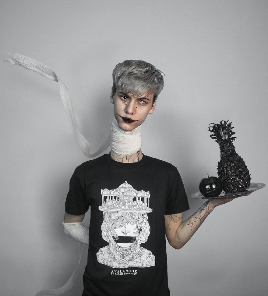 18-Year-Old Russian Artist Impresses With Surrealist Arts