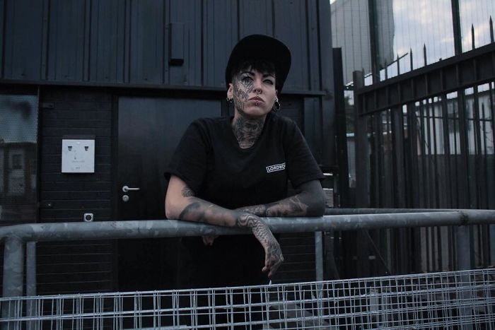 Tattoo Artist Gets Accused Of Racism For Tattooing Her Entire Body In Black