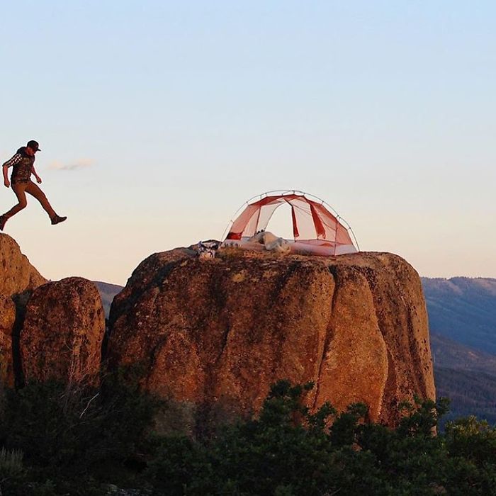 This Woman Has Fun On Instagram With Photos Of People Pretending To Sleep In The Middle Of Nowhere