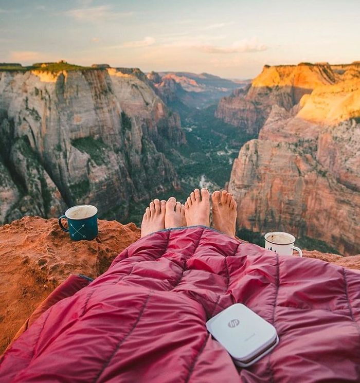 This Woman Has Fun On Instagram With Photos Of People Pretending To Sleep In The Middle Of Nowhere