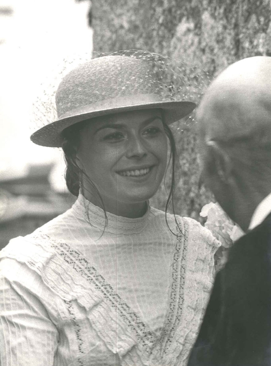 40 Years Later, Daughter Decides To Give Her Mother's Wedding Dress A Second Life 40 Years Later, Daughter Decides To Give Her Mother's Wedding Dress A Second Life