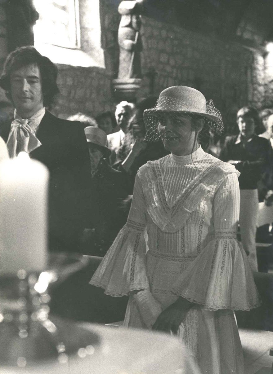 40 Years Later, Daughter Decides To Give Her Mother's Wedding Dress A Second Life