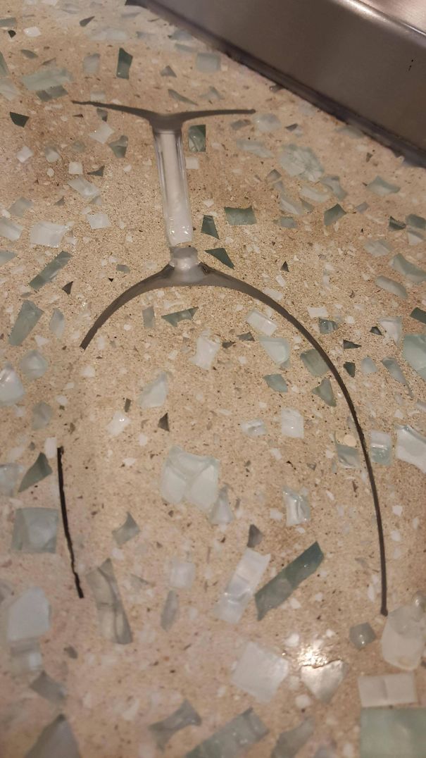 Bar In The Atlanta Airport Has Half Wine Glasses In The Bar. In The E Gate Terminal