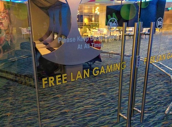 This Is The Lan Gaming Lounge At Singapore Airport