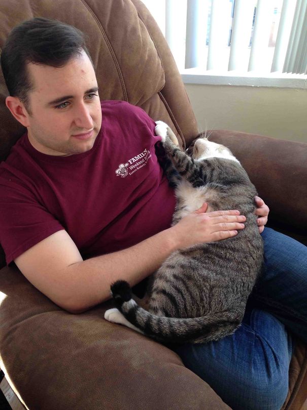 It Took Me Months To Convince My Boyfriend We Should Get A Cat. Two Weeks Later, He And Gus Are Inseparable
