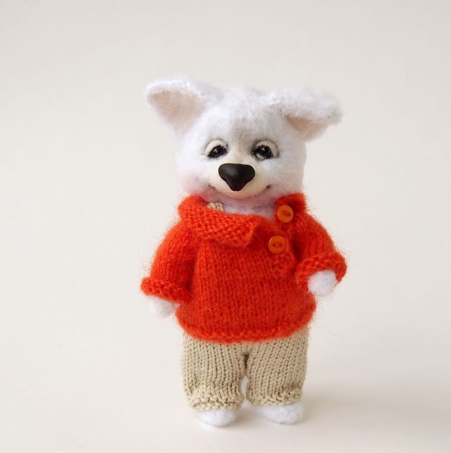 Russian Artist Knits One-Of-A-Kind Christmas Doggies