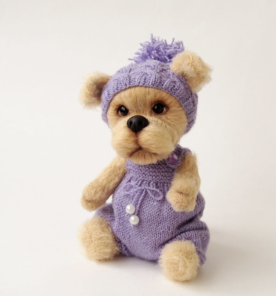 Russian Artist Knits One-Of-A-Kind Christmas Doggies Russian Artist Knits One-Of-A-Kind Christmas Doggies