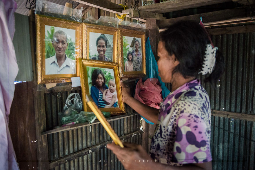 A Malaysian Photographer Gifts Villagers Their 1st Portrait Photo In Rural Cambodia A Malaysian Photographer Gifts Villagers Their 1st Portrait Photo In Rural Cambodia
