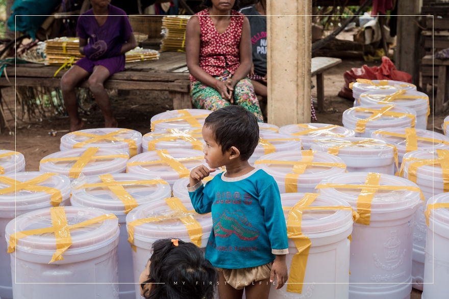 A Malaysian Photographer Gifts Villagers Their 1st Portrait Photo In Rural Cambodia