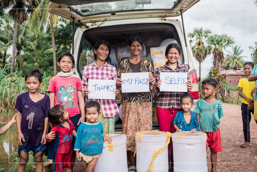 A Malaysian Photographer Gifts Villagers Their 1st Portrait Photo In Rural Cambodia A Malaysian Photographer Gifts Villagers Their 1st Portrait Photo In Rural Cambodia