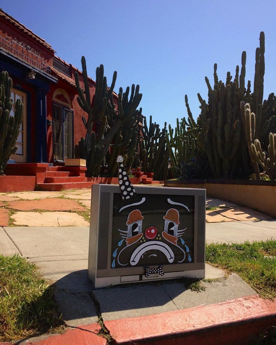 Sad Tv...all Alone In New Mexico...