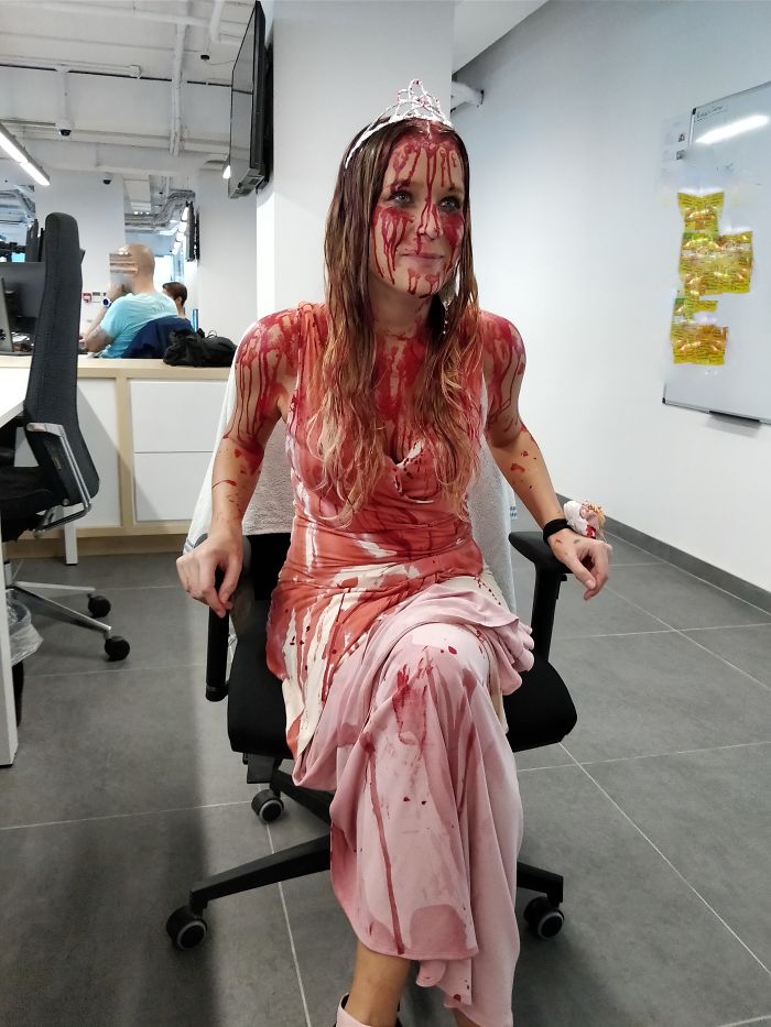 Carrie Is Back And She Got An Office Job