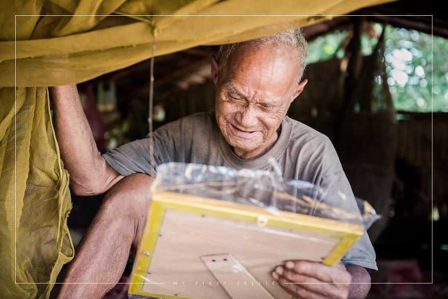 A Malaysian Photographer Gifts Villagers Their 1st Portrait Photo In Rural Cambodia