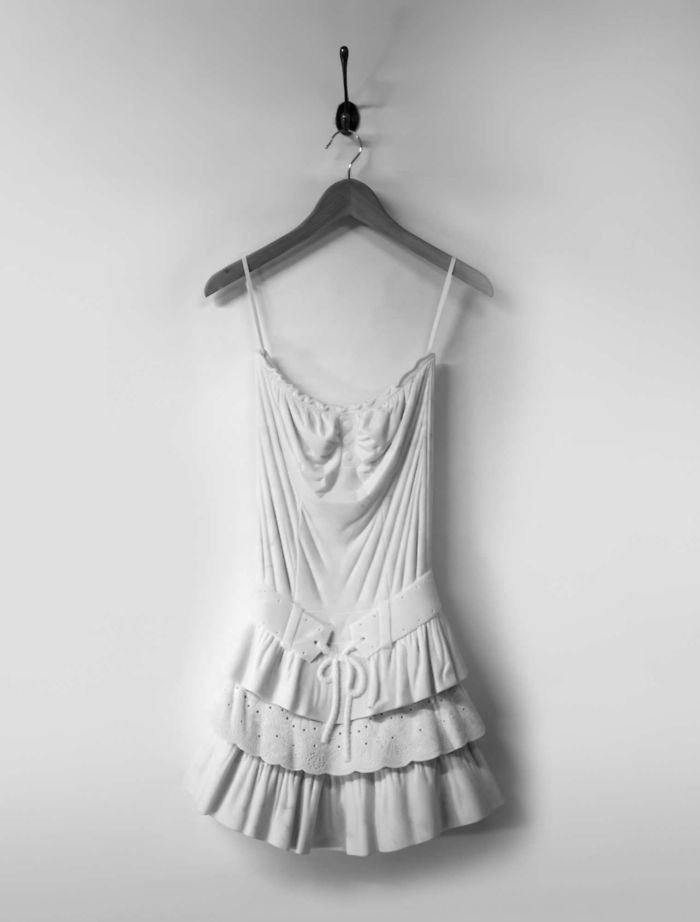 Artist Makes Impressive Sculptures Of Accessories And Fashionable Clothes In Marble