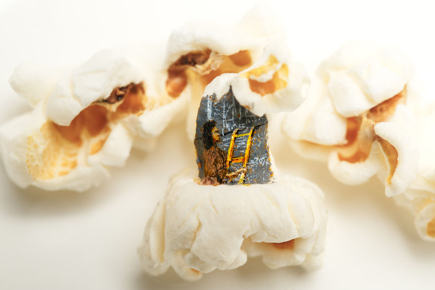 Artist Paints Miniatures On Popcorn Inspired By His Favorite Movies Artist Paints Miniatures On Popcorn Inspired By His Favorite Movies