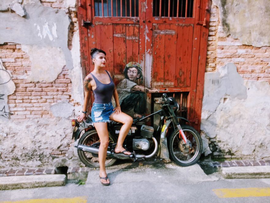 I Am An Artist Who Lives Out Of My Luggage So I Can Travel The World I Am An Artist Who Lives Out Of My Luggage So I Can Travel The World