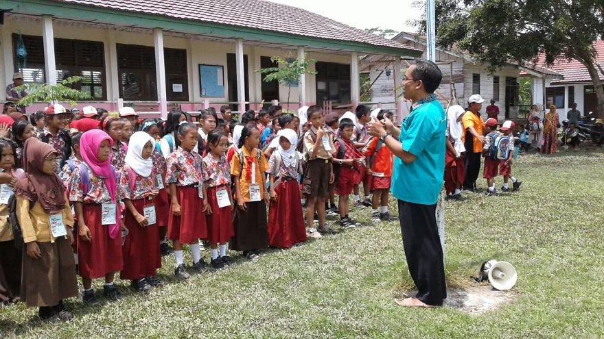 These Indonesian Students Amaze Us With Their Spirit, Proving How Amazing An Opportunity Can Be