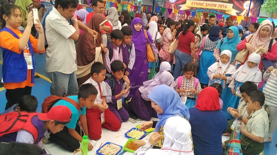 These Indonesian Students Amaze Us With Their Spirit, Proving How Amazing An Opportunity Can Be These Indonesian Students Amaze Us With Their Spirit, Proving How Amazing An Opportunity Can Be