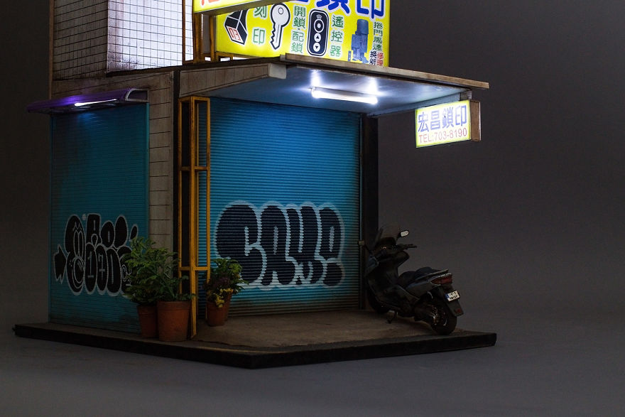 Urban Decay Miniature Sculptures Urban Decay Miniature Sculptures