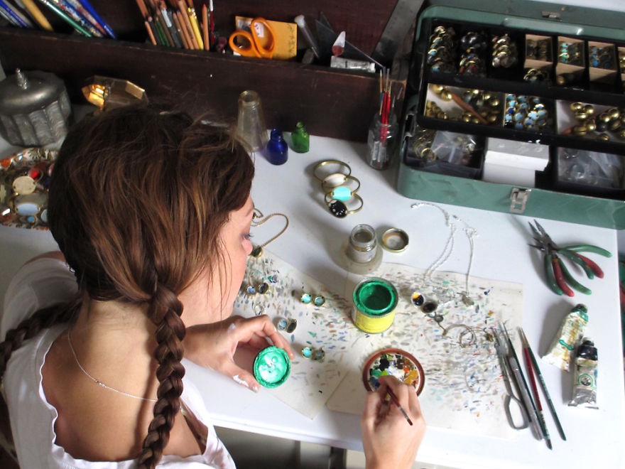 I Encourage People To Find Their Way By Painting Miniature Scenes On Compasses I Encourage People To Find Their Way By Painting Miniature Scenes On Compasses